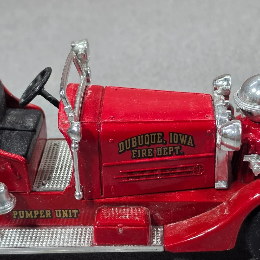 Signature Models Fire Truck Dubuque Iowa Pumper Unit Red Good Diecast 1/43